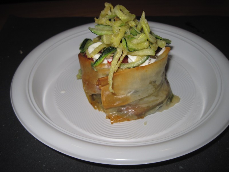 Parmigiana di melanzane con fili di zucchine croccanti