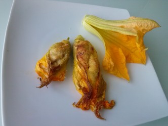 Fiori di zucca ripieni ricotta e pancetta affumicata