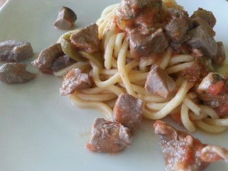 Tagliolini al tonno fresco all’eoliana